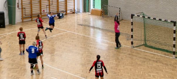Jövőre Görbiczék ellen is játszanának a kisvárdai lányokKisvárda - A bajnoki cím megszerzéséért és az azzal járó feljutás kiharcolásáért lép pályára a kisvárdai női kézilabda csapat.