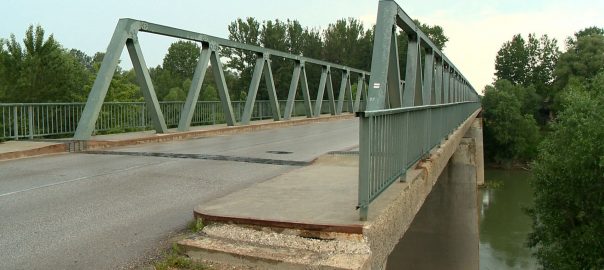 Még nem tudni, hogy mikor épül meg az új Tisza-hídTivadar - Két éve készültek el a tervek az új átkelőről. Danó Sándor polgármester azt mondta: úgy tudja, hogy forráshiány miatt nem kezdődött el a beruházás.