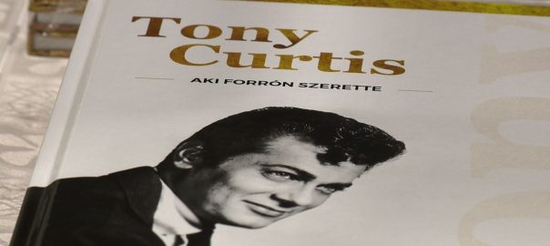 Különleges fotóalbummal állítanak emléket Tony Curtisnek Mátészalkán